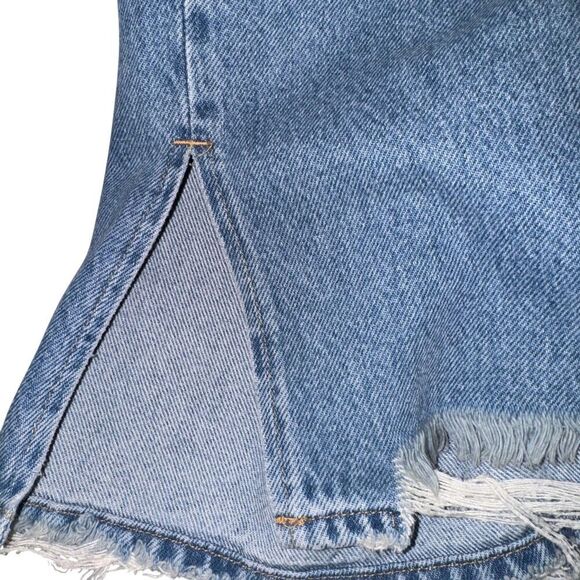 Good American Jeans Size 22 Light Wash Raw Split Hem Distressed - Picture 5 of 6